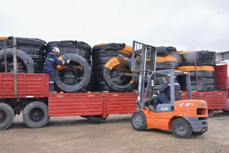 Distrigas recibió el primer cargamento de caños para toda Santa Cruz