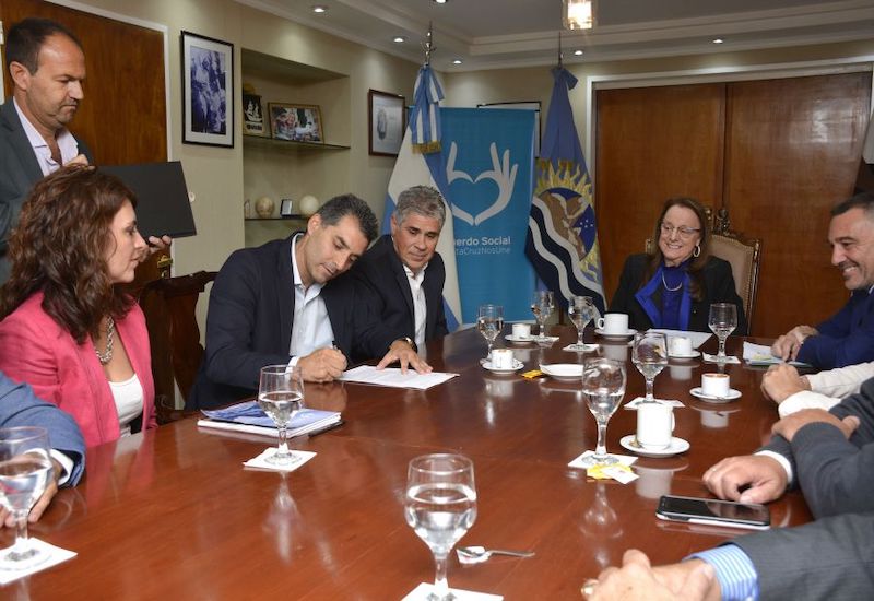 YPF proveerá combustible para una Red Provincial de Estaciones de Servicios