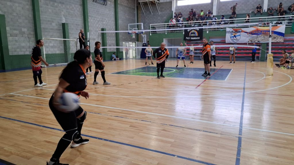 El Newcom sigue creciendo en la región: gran convocatoria en el torneo de Caleta Olivia