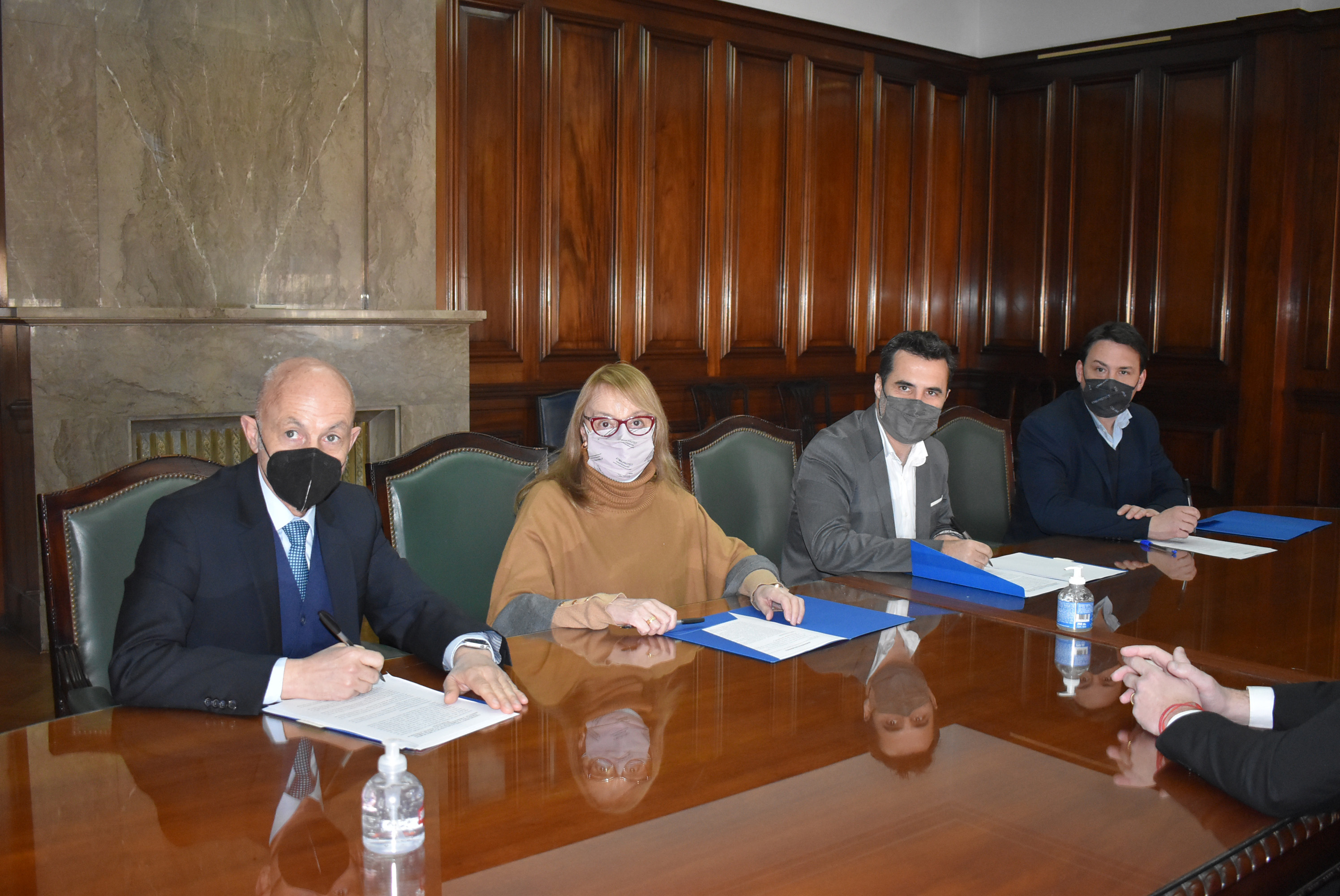 Se firmó el acuerdo para construir la línea eléctrica de la planta de ósmosis 