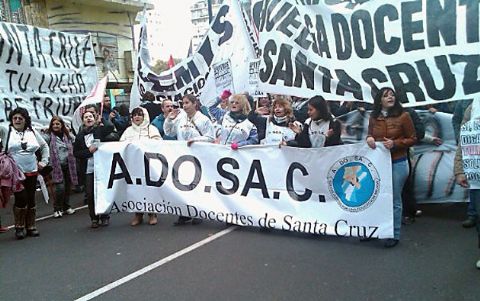 Docentes al paro: la resolución completa del congreso provincial de Adosac