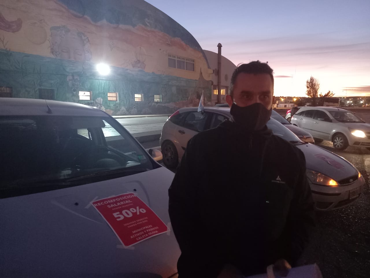 Sector municipal inició reclamo por un aumento del 50%, con caravana y bocinazo