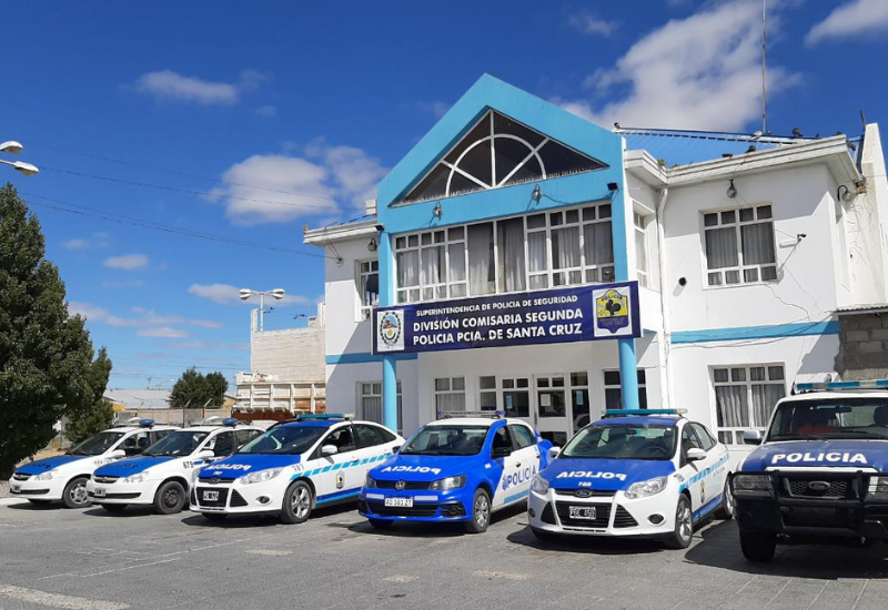 Encuentran marihuana en ropa que le entregaban a un detenido