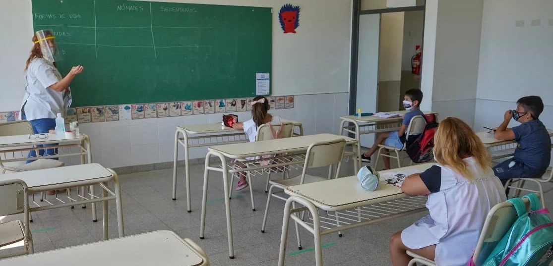 ¿Volverán las clases presenciales en Caleta?