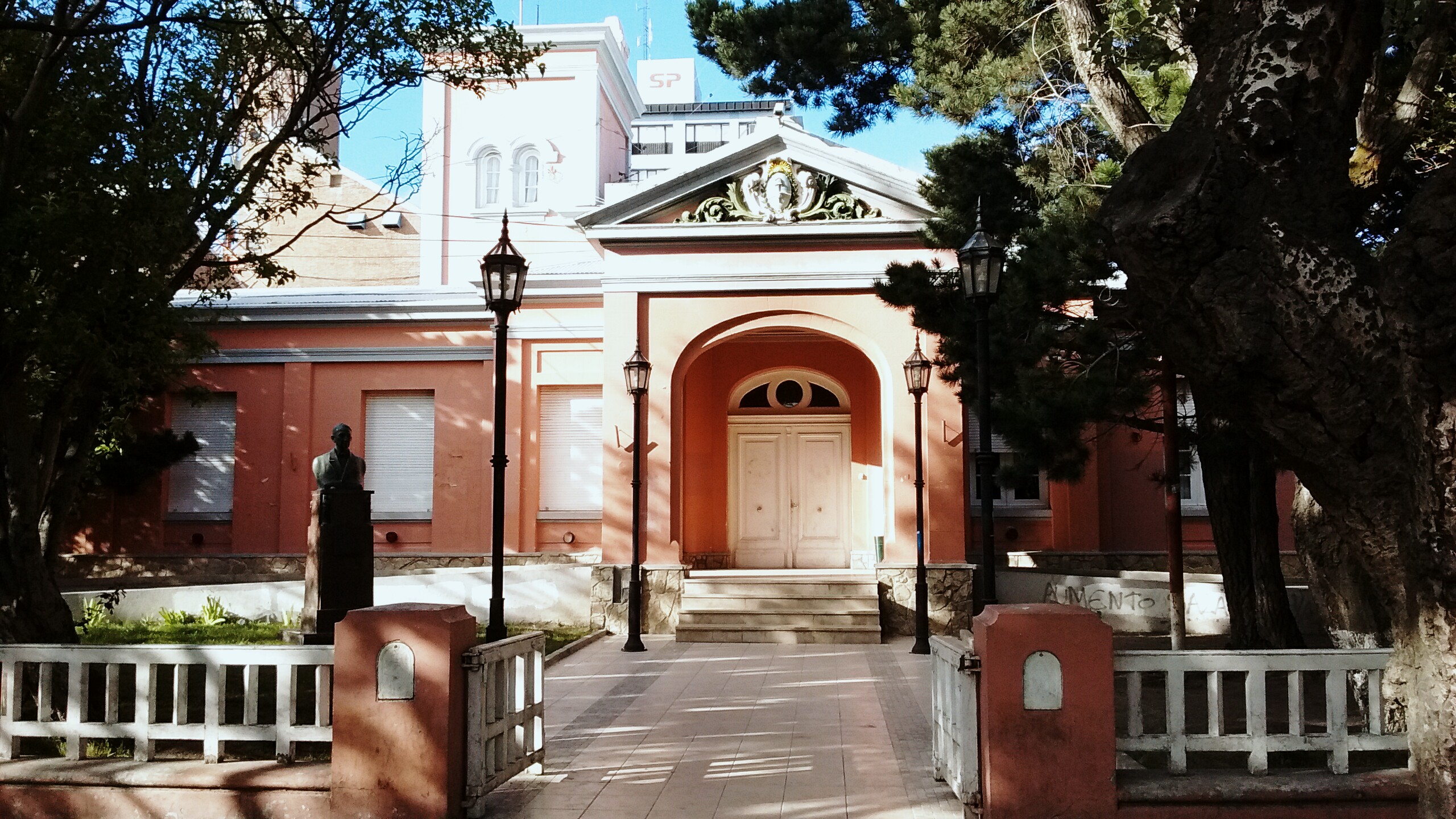 Cambios en el Gobierno de Santa Cruz: una salida confirmada y el ingreso de un exintendente 