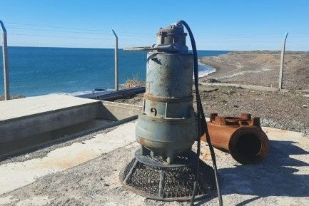 Servicios Públicos instaló y puso en marcha bomba sumergible en Caleta Olivia