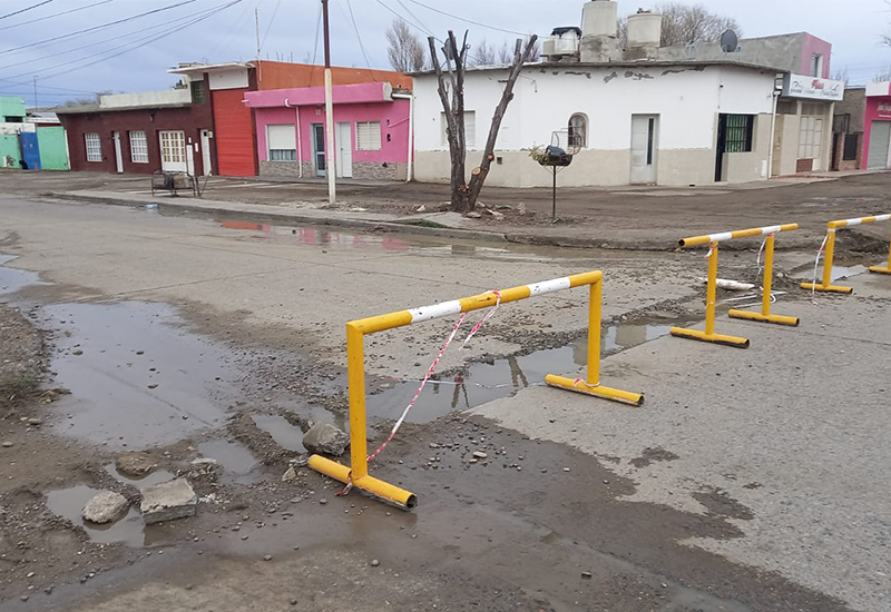 Nadie arregla las roturas y falta control: Múltiples quejas de los vecinos por la obra de Edisud