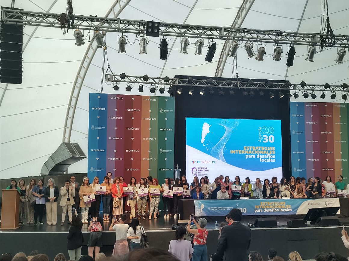 Se le cayó el celular en una pelea, otro lo tomó y terminó aprehendido