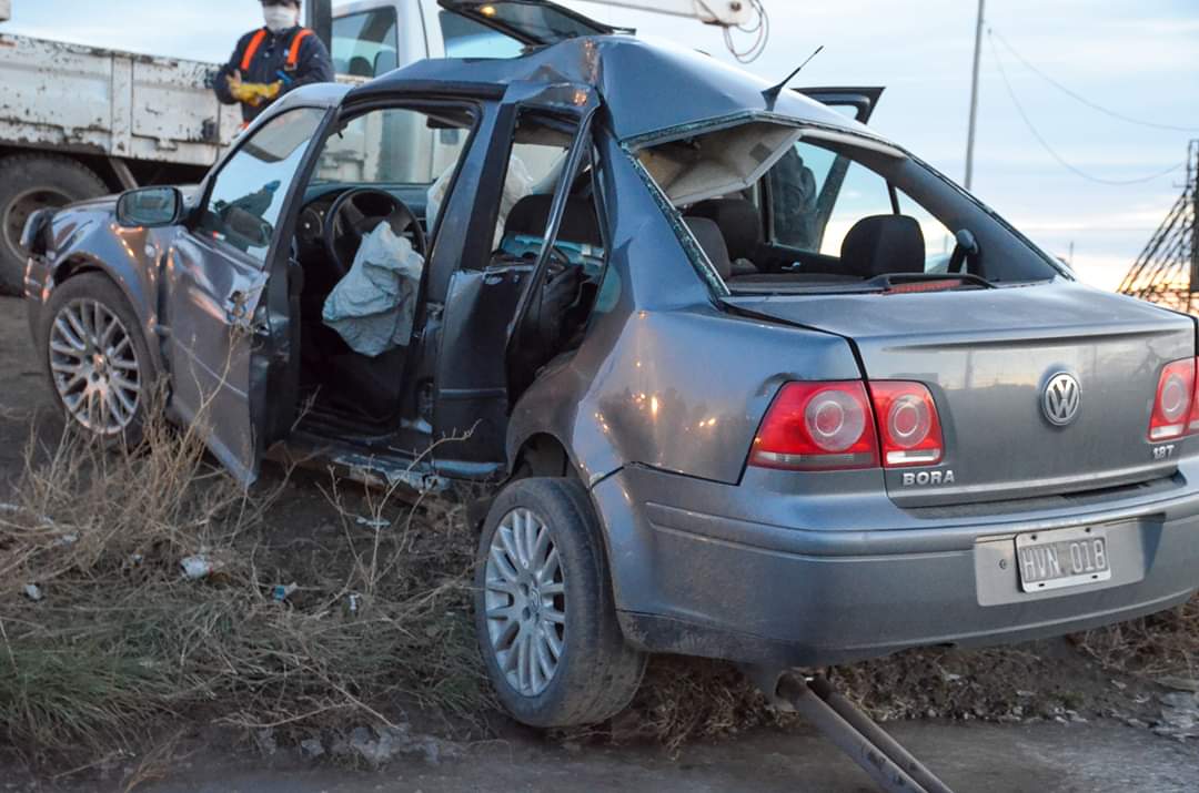 Viajaba alcoholizado y chocó contra una palma de alumbrado público