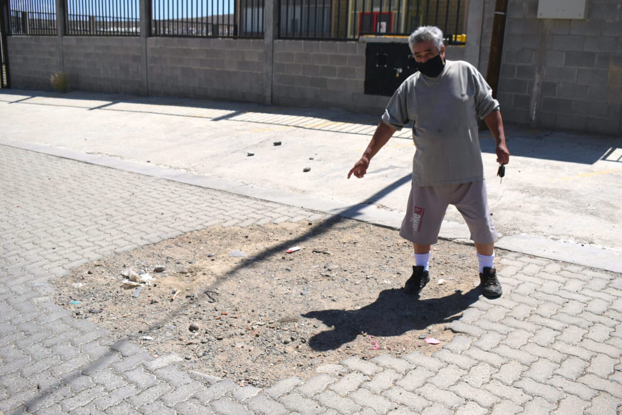 Un vecino de barrio Koltum de nuestra ciudad realiza una denuncia pública por lo baches en las calles