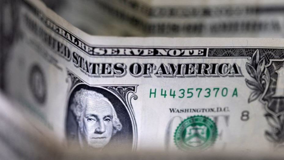 El dólar blue, por debajo de los mil pesos: cae $20 se vende a $980