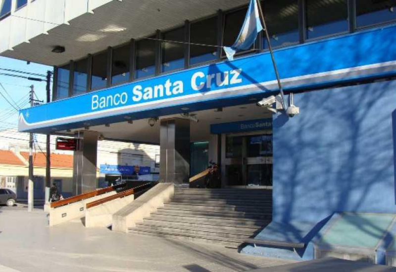 Insólito: Después de permitir el saqueo de ahorros a clientes, el banco Santa Cruz da recomendaciones