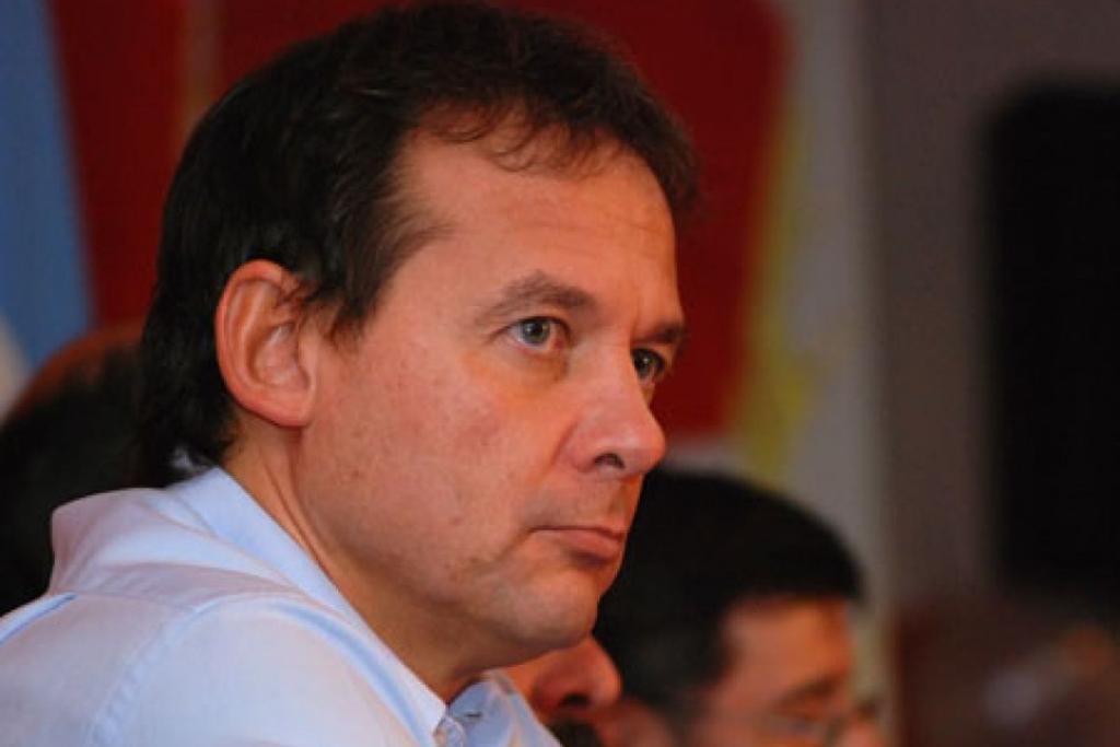 Costa asegura ganar si se suman Reyes y Vidal