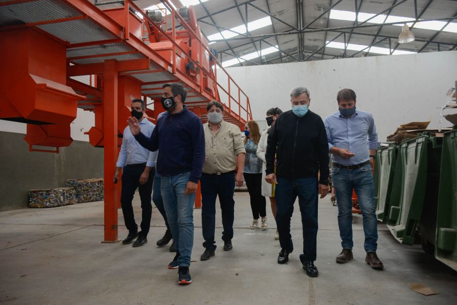 Juan Cabandié, ministro de Ambiente y Desarrollo Sostenible visitó Santa Cruz y entregó máquinas en Pico Truncado