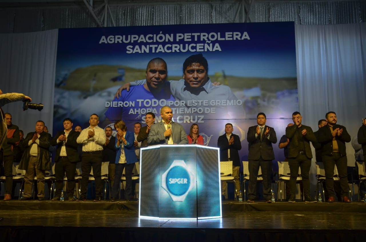 Piñón Fijo hizo vibrar el Complejo Deportivo Municipal junto a las familias caletenses 