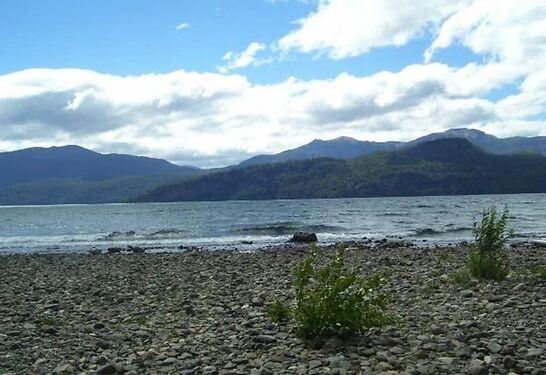 Encontraron el cuerpo de un joven flotando en el lago Lácar y no han podido identificarlo