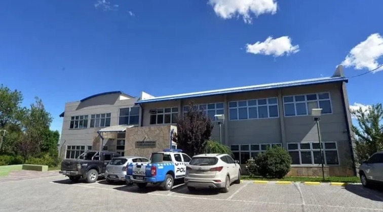 Ex policía raptó y violó a una nena, y le mostró los genitales a otras dos