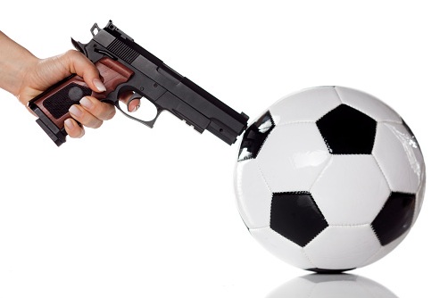 Jugador fue armado a la cancha y amenazó: 