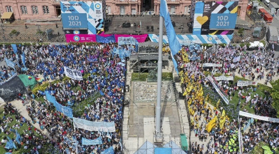 Hoy, la plaza del país es un festival musical para celebrar la democracia