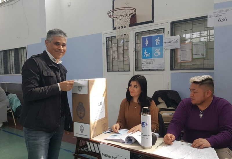 Pablo González votó y recordó a Néstor Kirchner