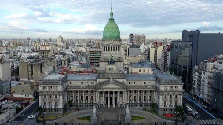 Gobierno envió el proyecto al Congreso para postergar un mes las elecciones