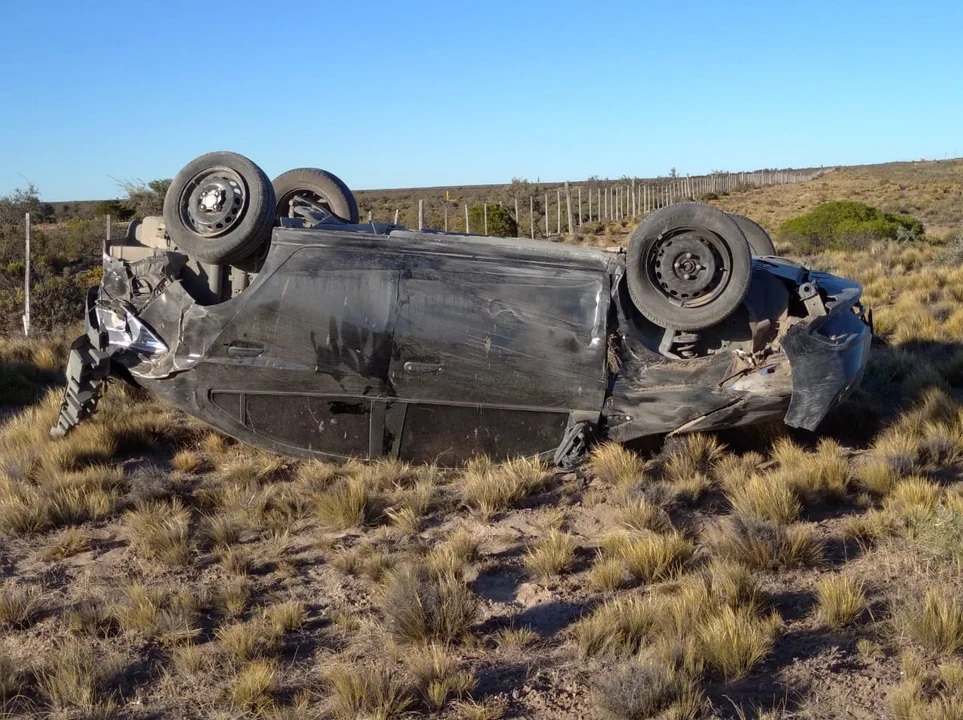 Comodoro Rivadavia: Encontraron un auto volcado y sin ocupantes en la Ruta 3
