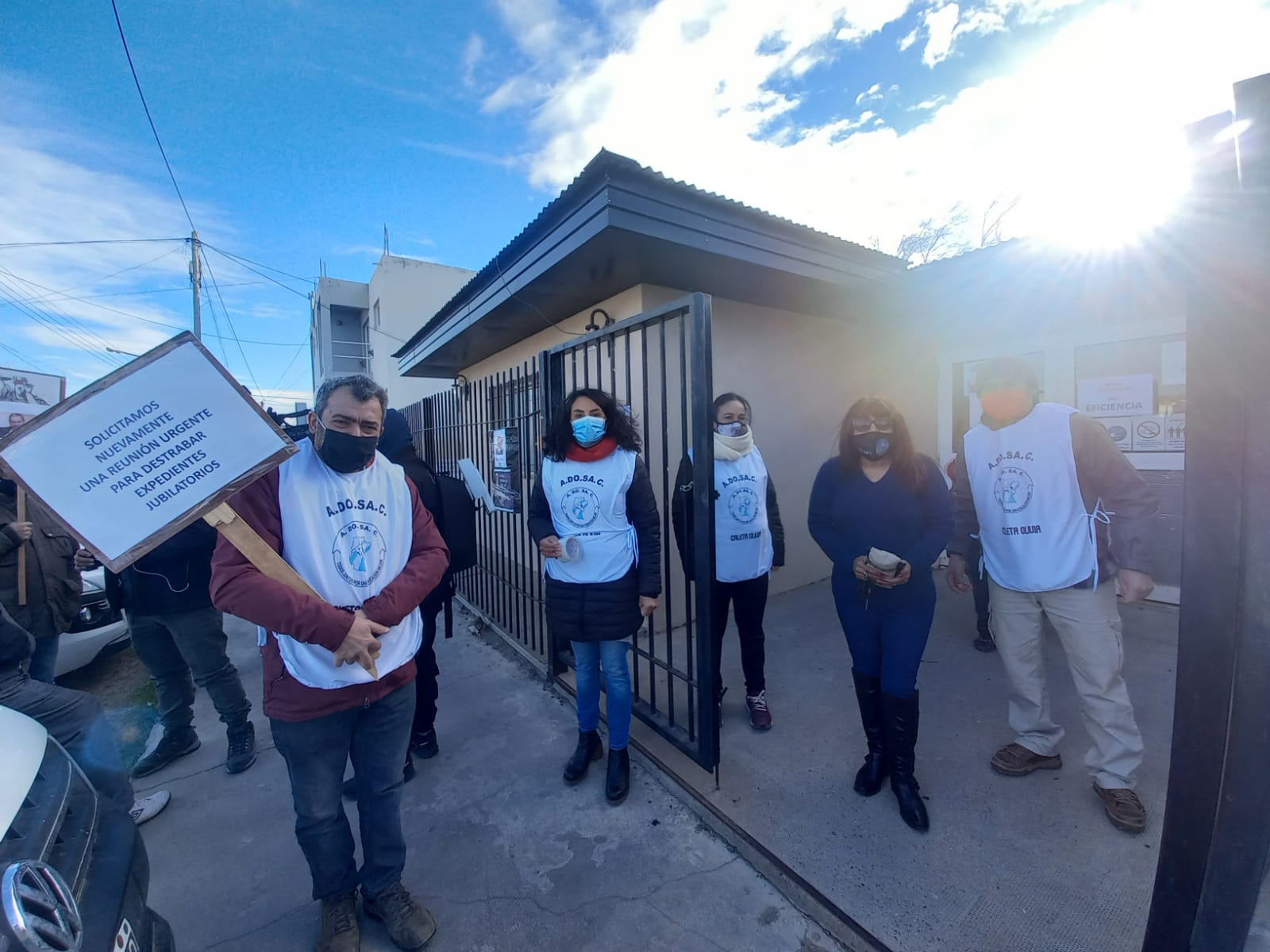 ADOSAC se manifestó en la Dirección Regional de Educación por el atraso de trámites jubilatorios