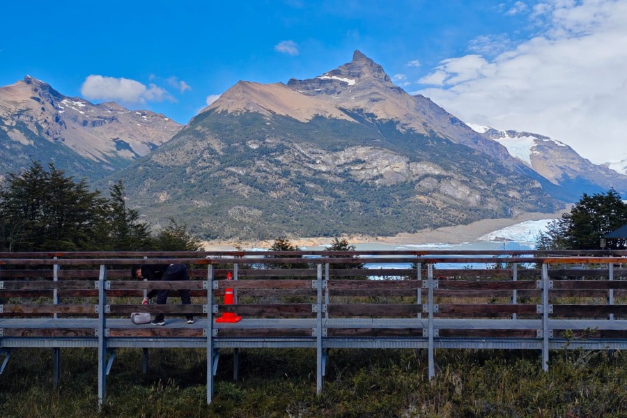 Turismo articula tareas de mantenimiento en el circuito de pasarelas del Glaciar Perito Moreno