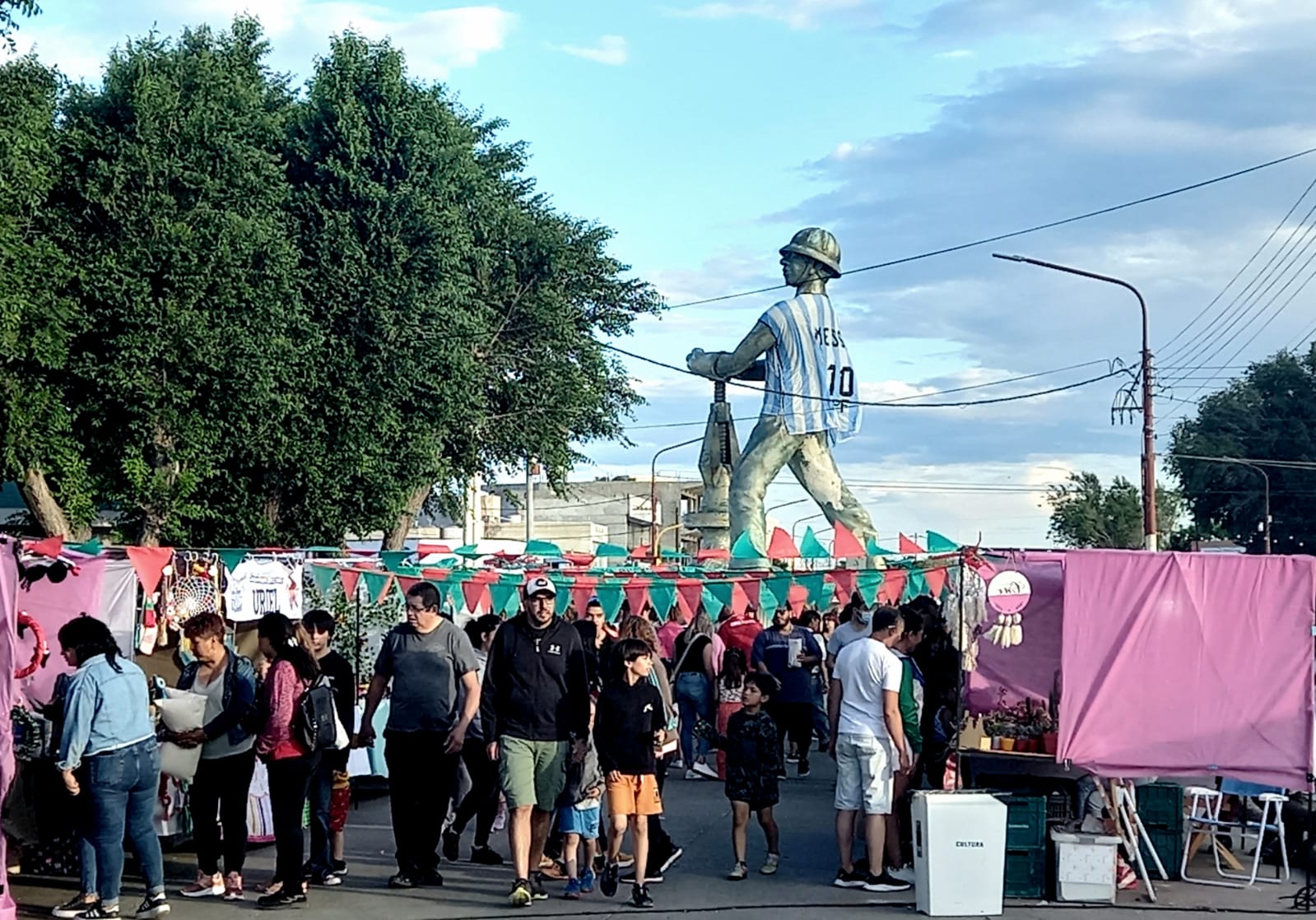 Rotaract e Interact realizan una colecta solidaria de juguetes para el comedor Pancitas Felices