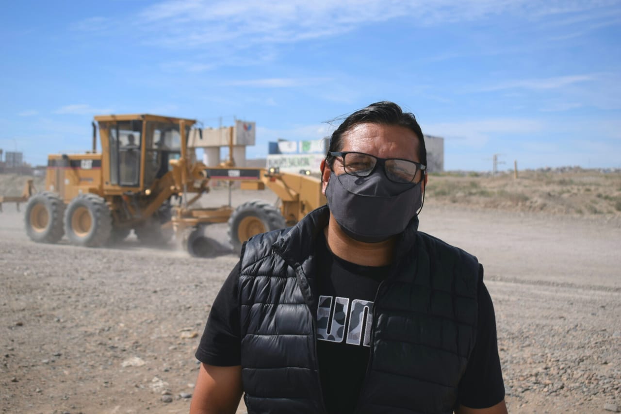 Se están realizando trabajos de enripiado en las calles de barrio Chalten