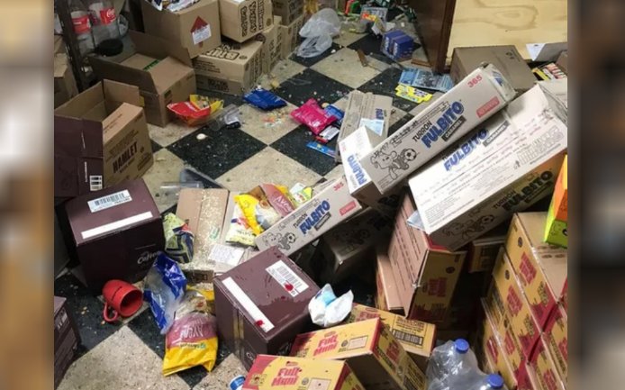 Un comerciante fue golpeado y amenazado por 25 personas: 