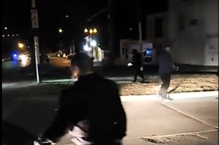 [VIDEO] En pleno centro: roban a mujer a punta de pistola