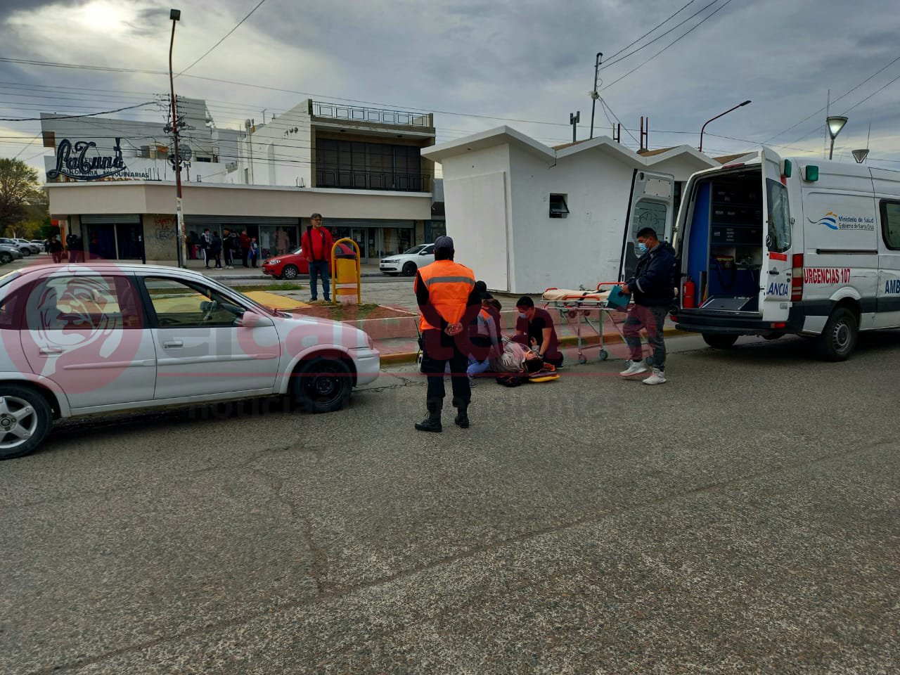 Una mujer fue atropellada por un auto en pleno centro