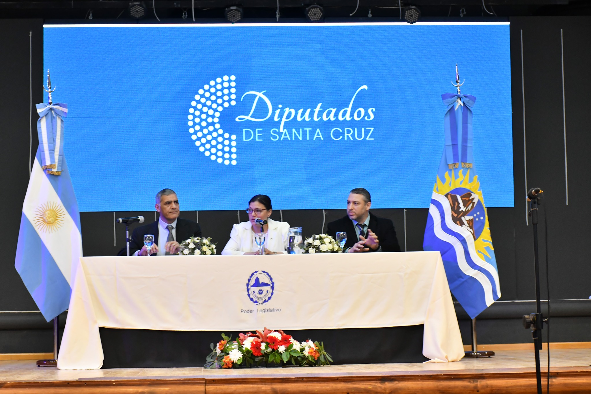 Quiénes son los legisladores que juraron en la sesión preparatoria