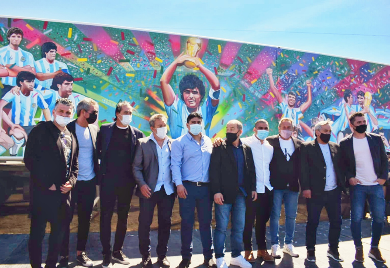 Claudio Vidal inauguró mural junto a campeones del mundo