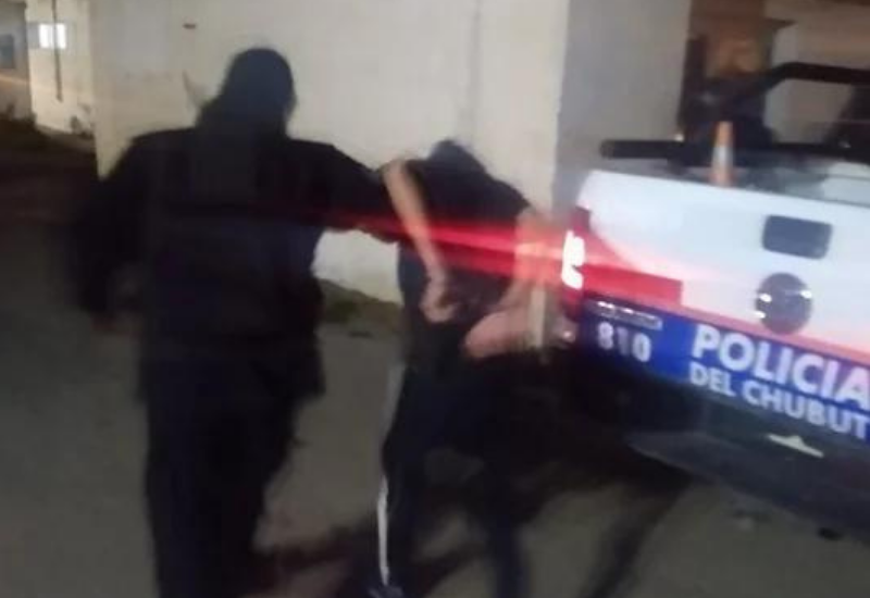 Golpearon y apuñalaron a un joven de 16 años en Comodoro: está internado en estado reservado