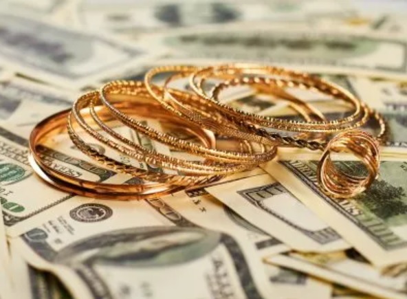 Se fue a truncado y le robaron los dólares, las alhajas y hasta el whisky