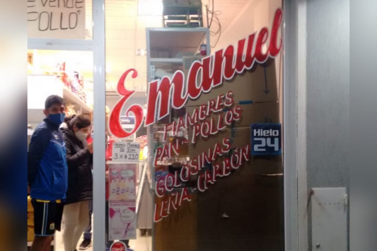 Tiene 17 años, apuñaló a un comerciante para robarle y un cliente lo retuvo hasta que llegó la Policía