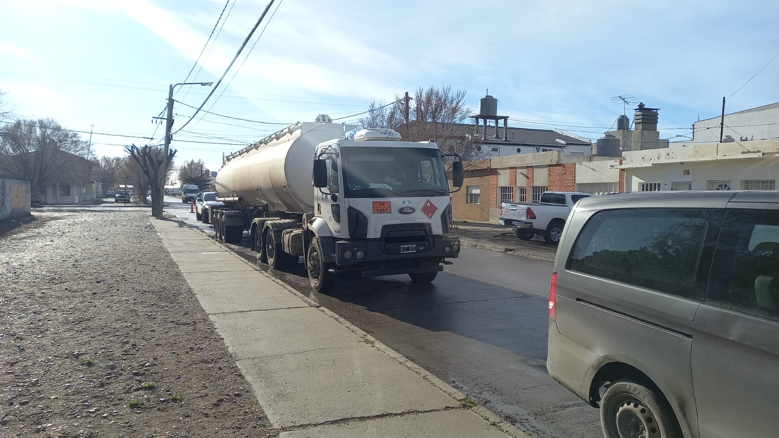 Emergencia Hídrica: camiones trabajan para abastecer a la población