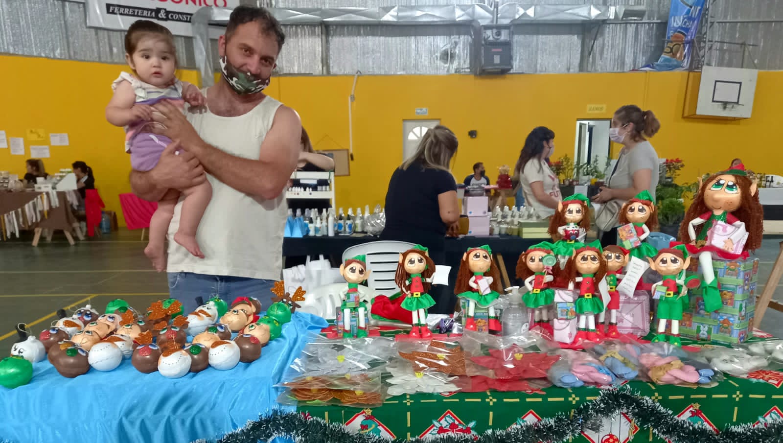 Primer paseo navideño de emprendedores caletenses: 