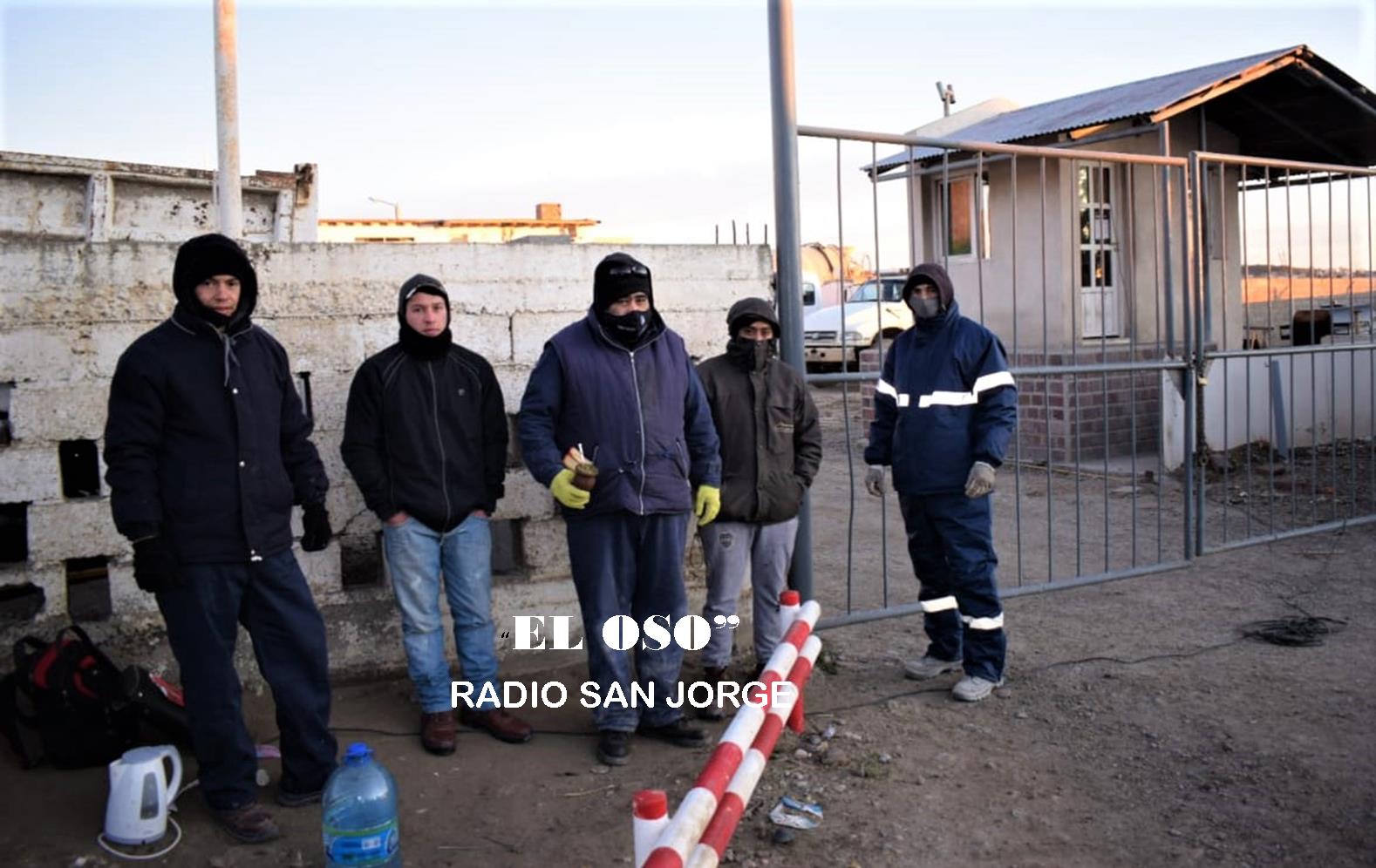 Conflicto en obras públicas: trabajadores de plan social piden por un contrato en el municipio.