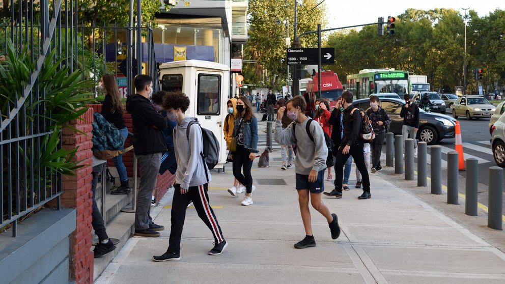 Cada vez más provincias evalúan adelantar las vacaciones de invierno y la medida se discutirá a nivel nacional