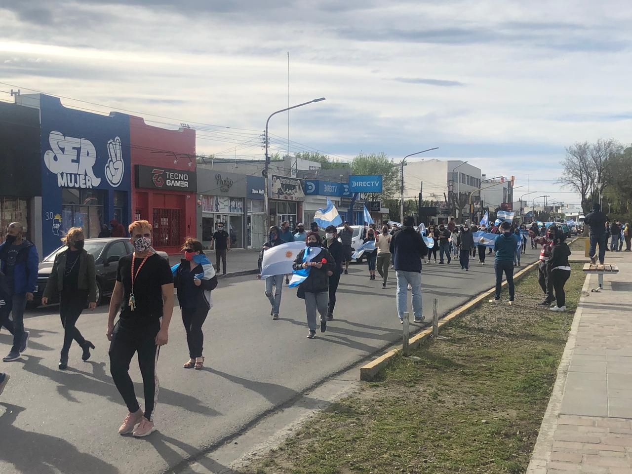 Marcha por el centro: Comerciante relató su situación y docente pidió división de poderes