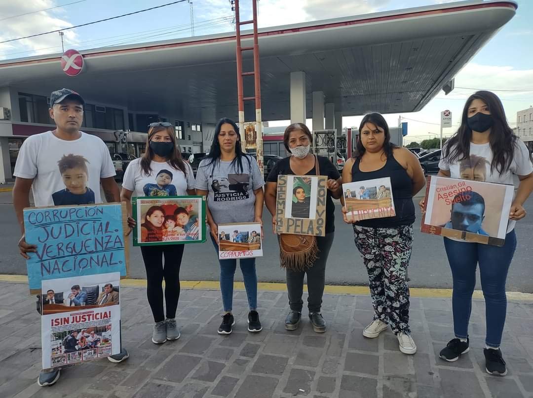 Triple crimen: uno de los imputados habría amenazado a los familiares haciendo 