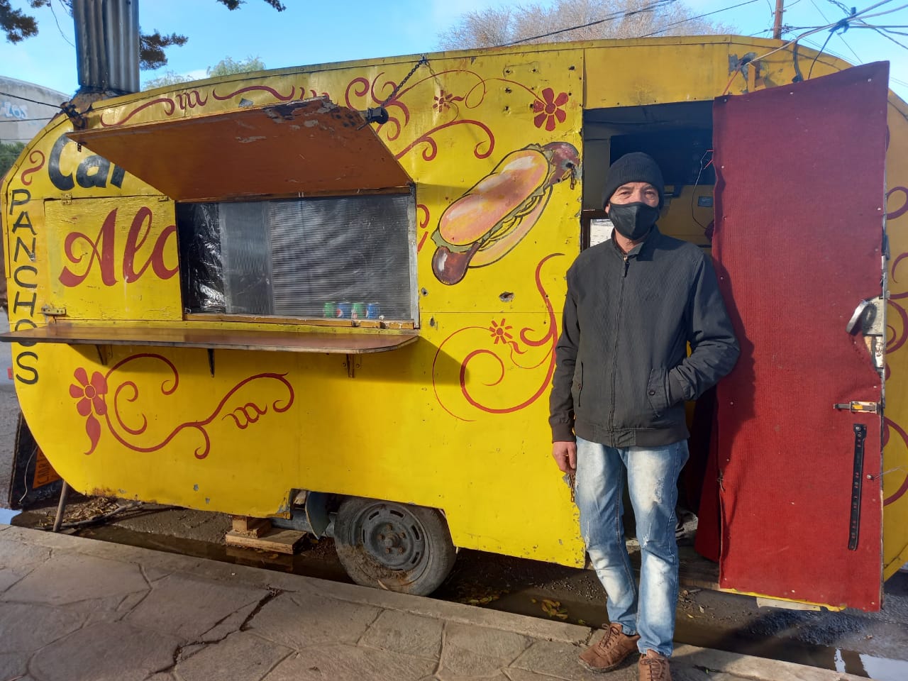 Indignante: Vive de las pocas ventas diarias, pero le robaron la mercadería y destrozaron su negocio