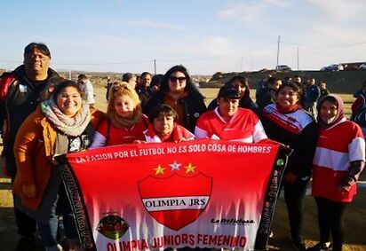 El Gobierno de Santa Cruz acompañó la inauguración de la cancha del Club Olimpia Jrs.