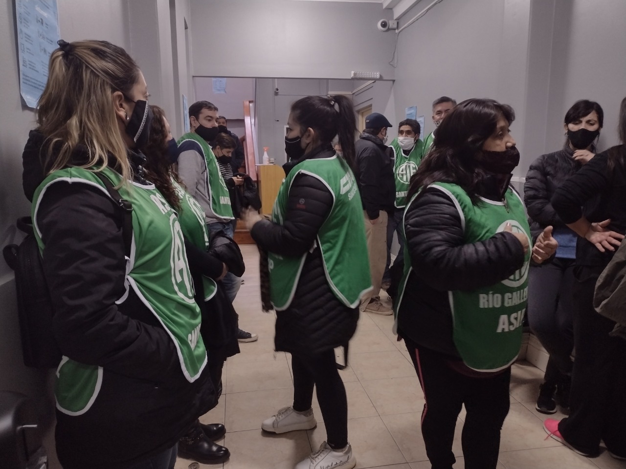 Paro por 96 horas: ATE marchó al Ministerio de Economía y se instaló exigiendo diálogo y respuestas concretas