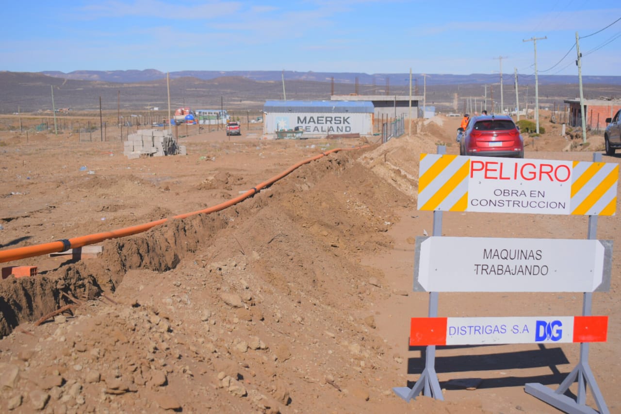 Municipio y Distrigas supervisaron el avance de la obra de gas del barrio ARA San Juan