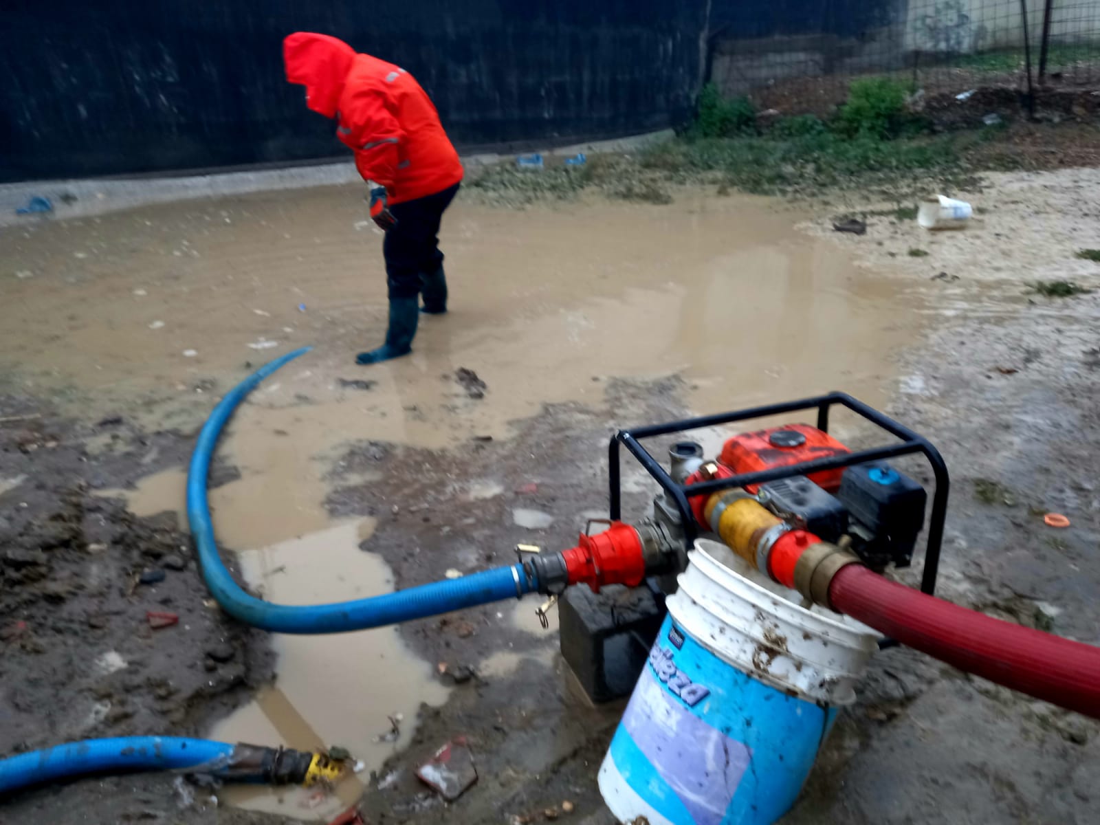 Desagotando un patio en el Costa del Sol, Protección Civil superó las 50 intervenciones