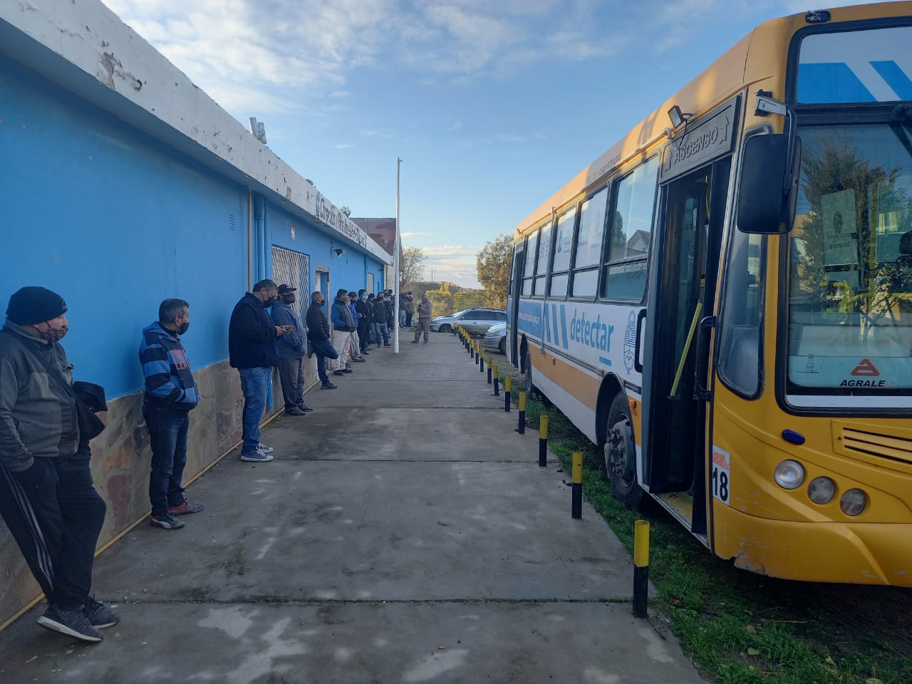 Hisopados a taxistas y remiseros: 